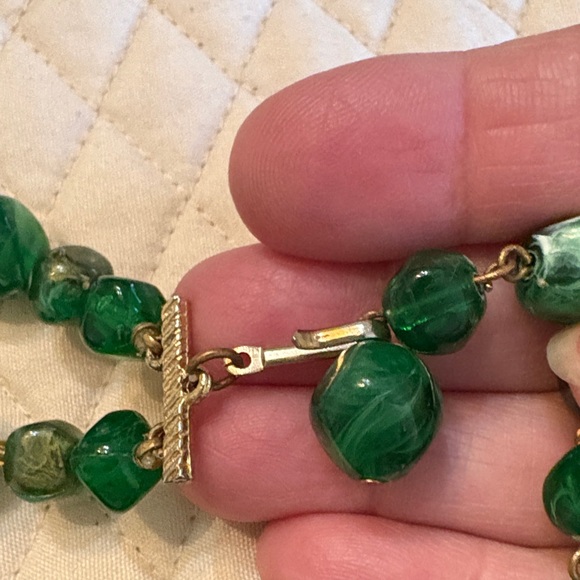 Vintage Green acrylic swirl, Gold tone dividers Beaded Double strand Necklace - Picture 9 of 9